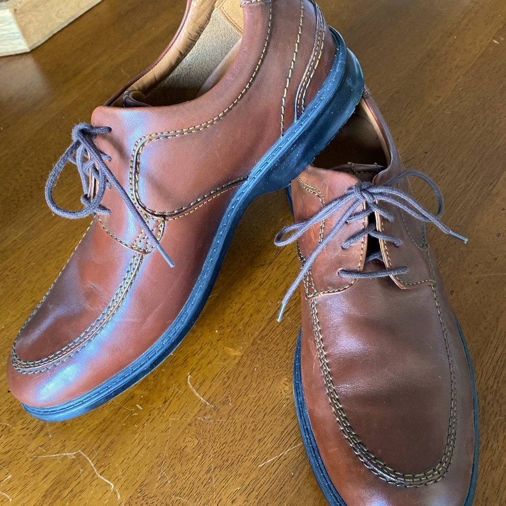 Mens like new Clark’s leather shoes size 12 - super comfortable!